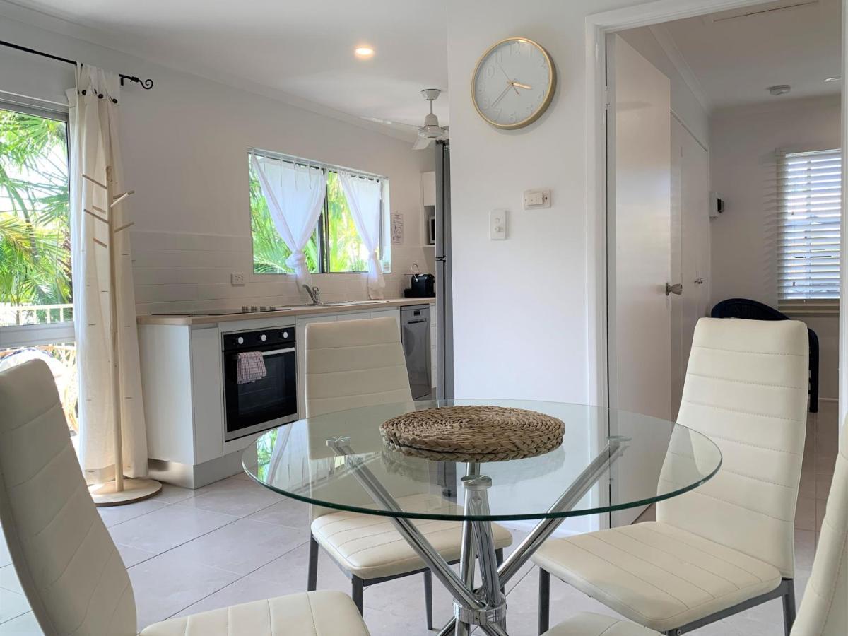Lychee Tree Holiday Apartments Port Douglas Exteriör bild