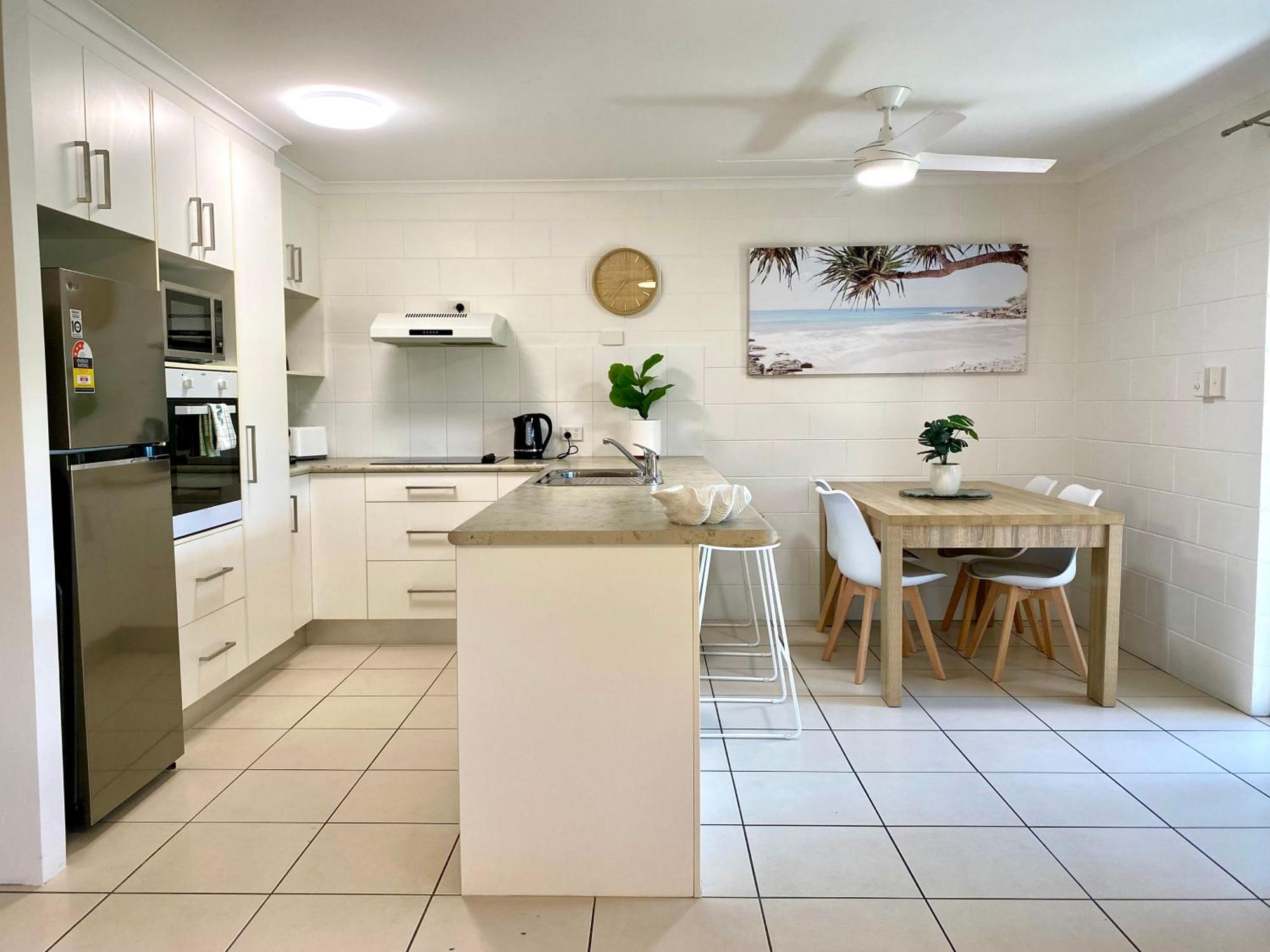 Lychee Tree Holiday Apartments Port Douglas Exteriör bild
