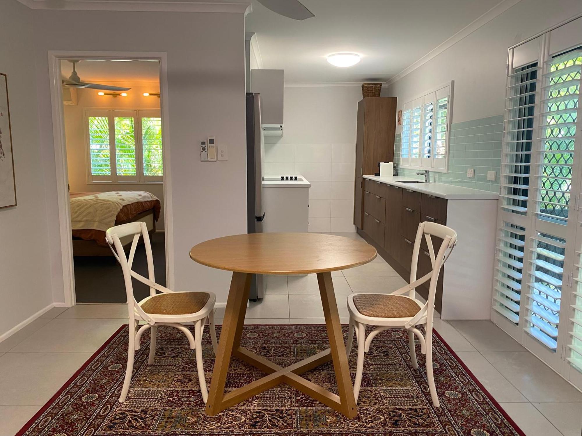 Lychee Tree Holiday Apartments Port Douglas Rum bild